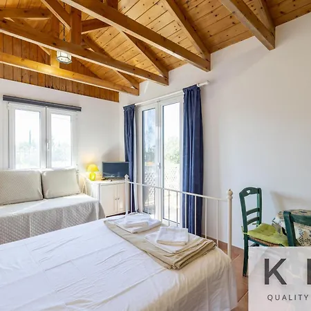 Vila Cosseri Rossa-dorothea And Cosseri Rossa-penelope, With Own Shared Pool *