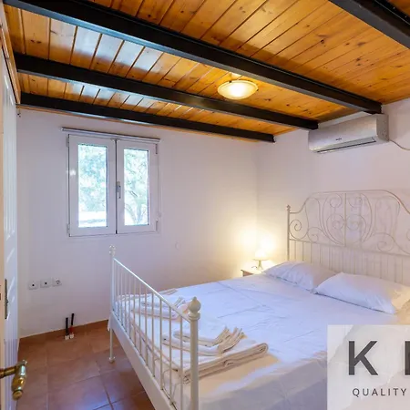 Vila Cosseri Rossa-dorothea And Cosseri Rossa-penelope, With Own Shared Pool *