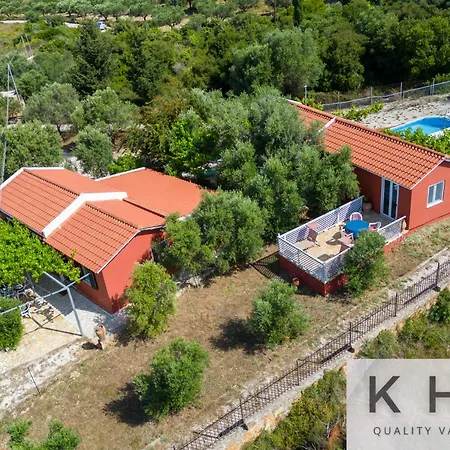 Vila Cosseri Rossa-dorothea And Cosseri Rossa-penelope, With Own Shared Pool Lixouri